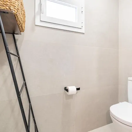 Lux Center 5 *