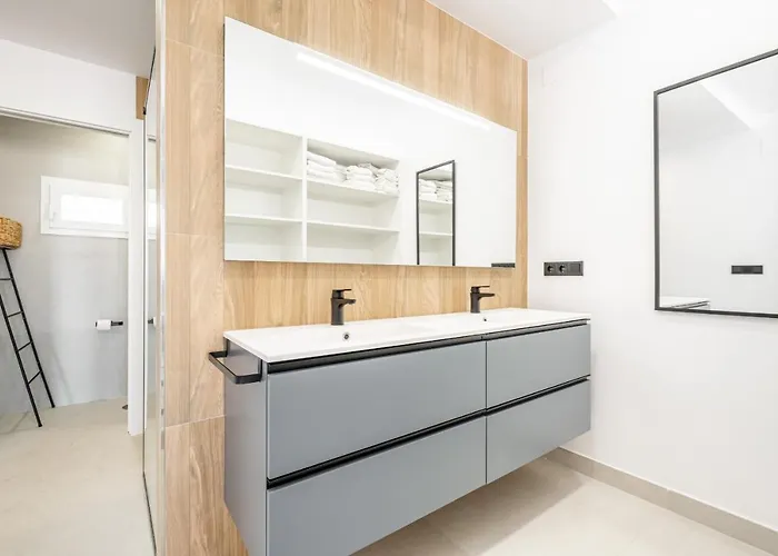 Lux Center 5 *